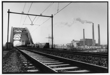 404450 Gezicht op de spoorbrug over het Amsterdam-Rijnkanaal (Vleutensebrug) in de spoorlijn Utrecht-Rotterdam te ...